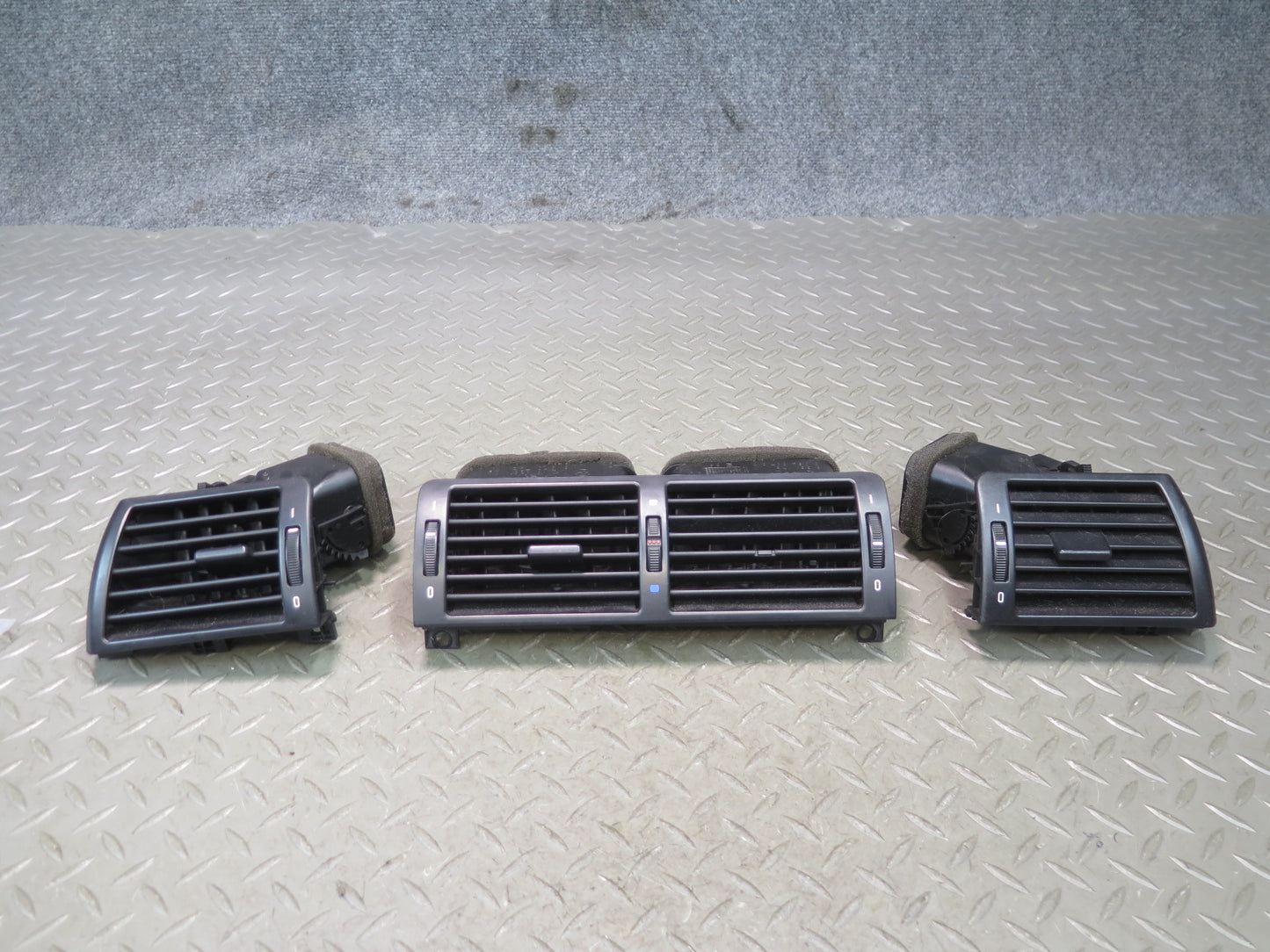 01-06 BMW E46 330ci Set of 3 Dash Front Left Center Right Air Vent Grille OEM