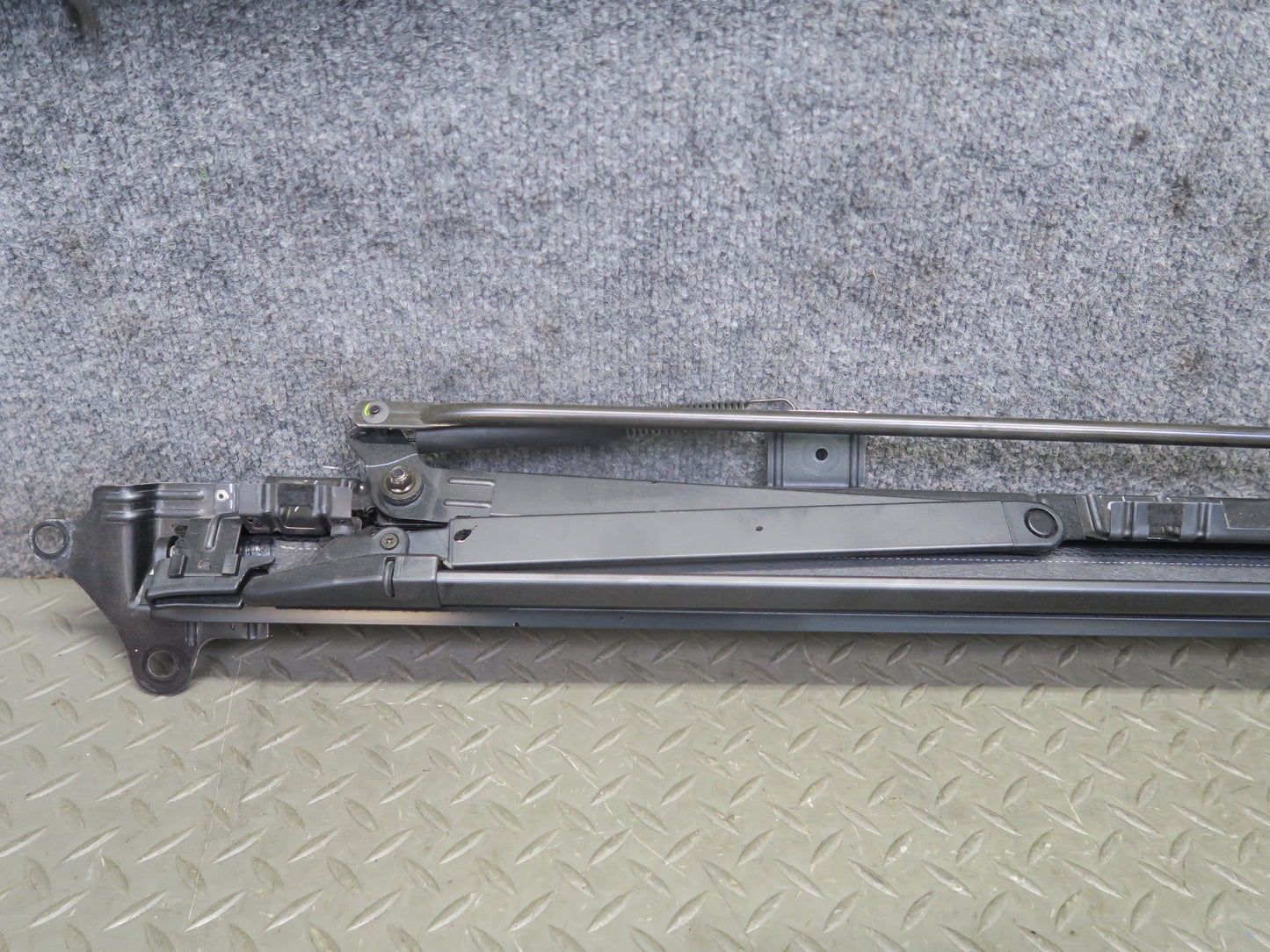 03-06 Lexus UCF30L LS430 Rear Back Glass Window Power Sunshade 64350-50012 OEM