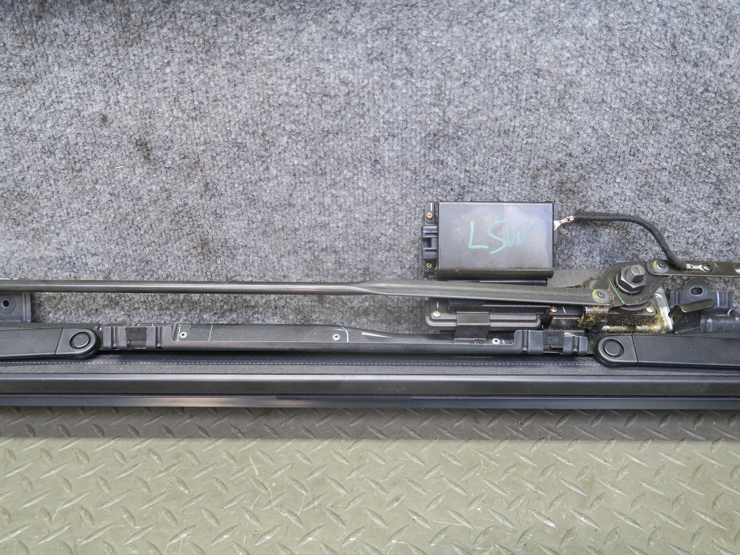 03-06 Lexus UCF30L LS430 Rear Back Glass Window Power Sunshade 64350-50012 OEM