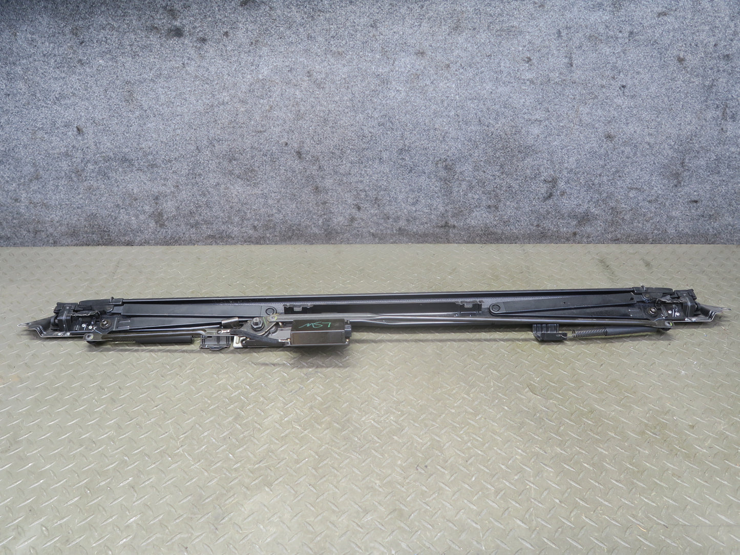 03-06 Lexus UCF30L LS430 Rear Back Glass Window Power Sunshade 64350-50012 OEM