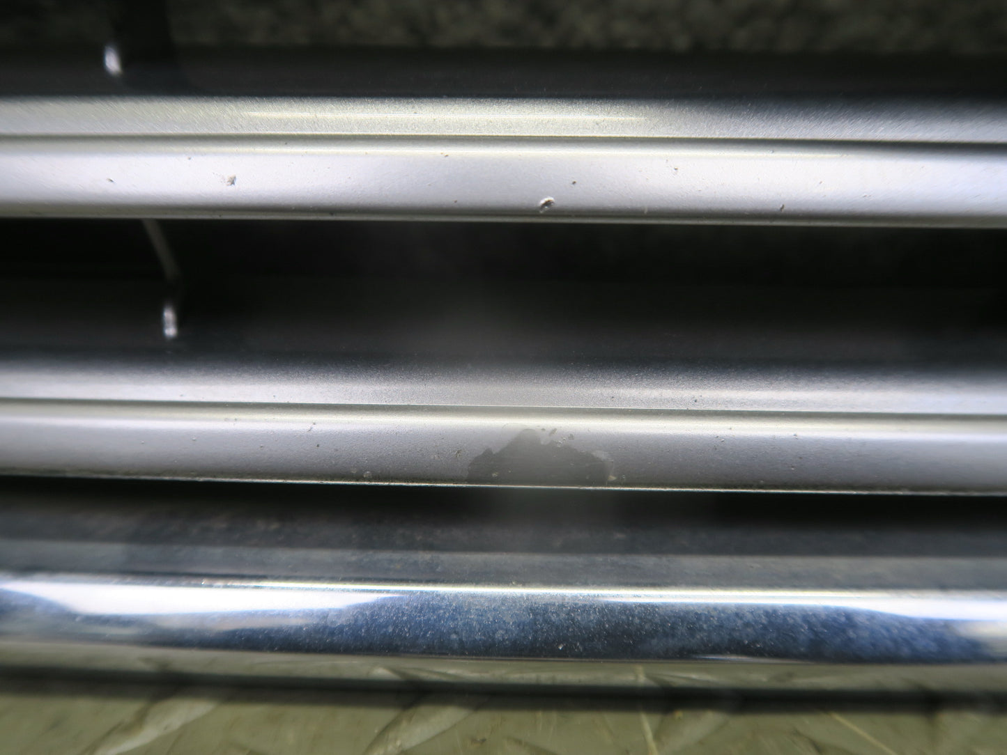 04-06 Lexus UCF30L LS430 Front Upper Hood Chrome Grille w Emblem OEM