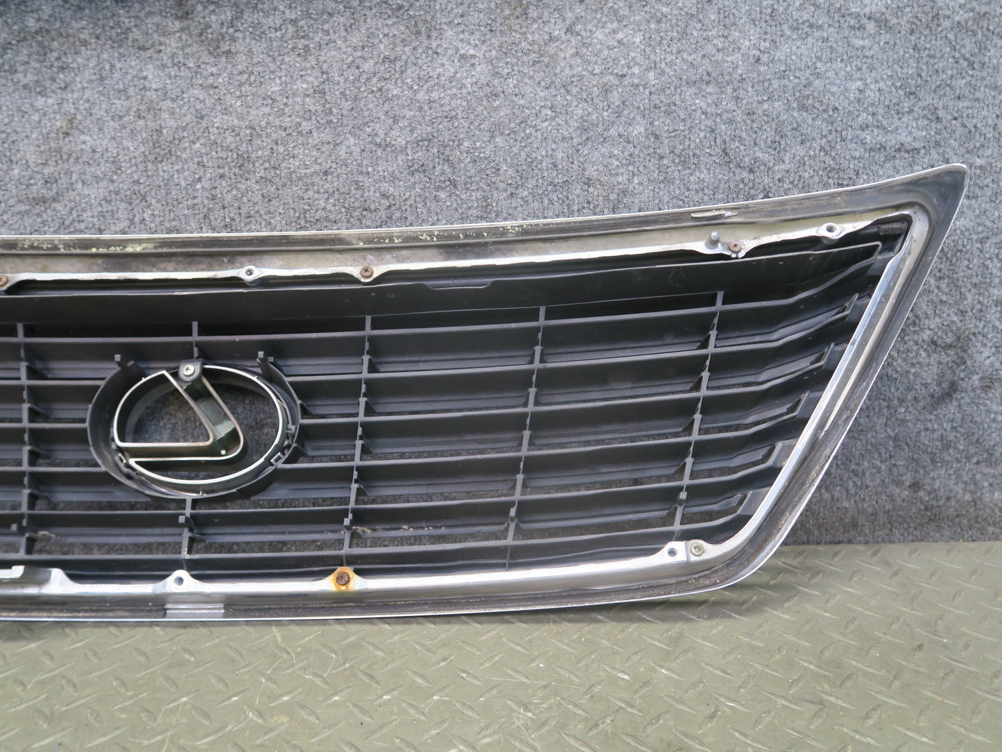 04-06 Lexus UCF30L LS430 Front Upper Hood Chrome Grille w Emblem OEM