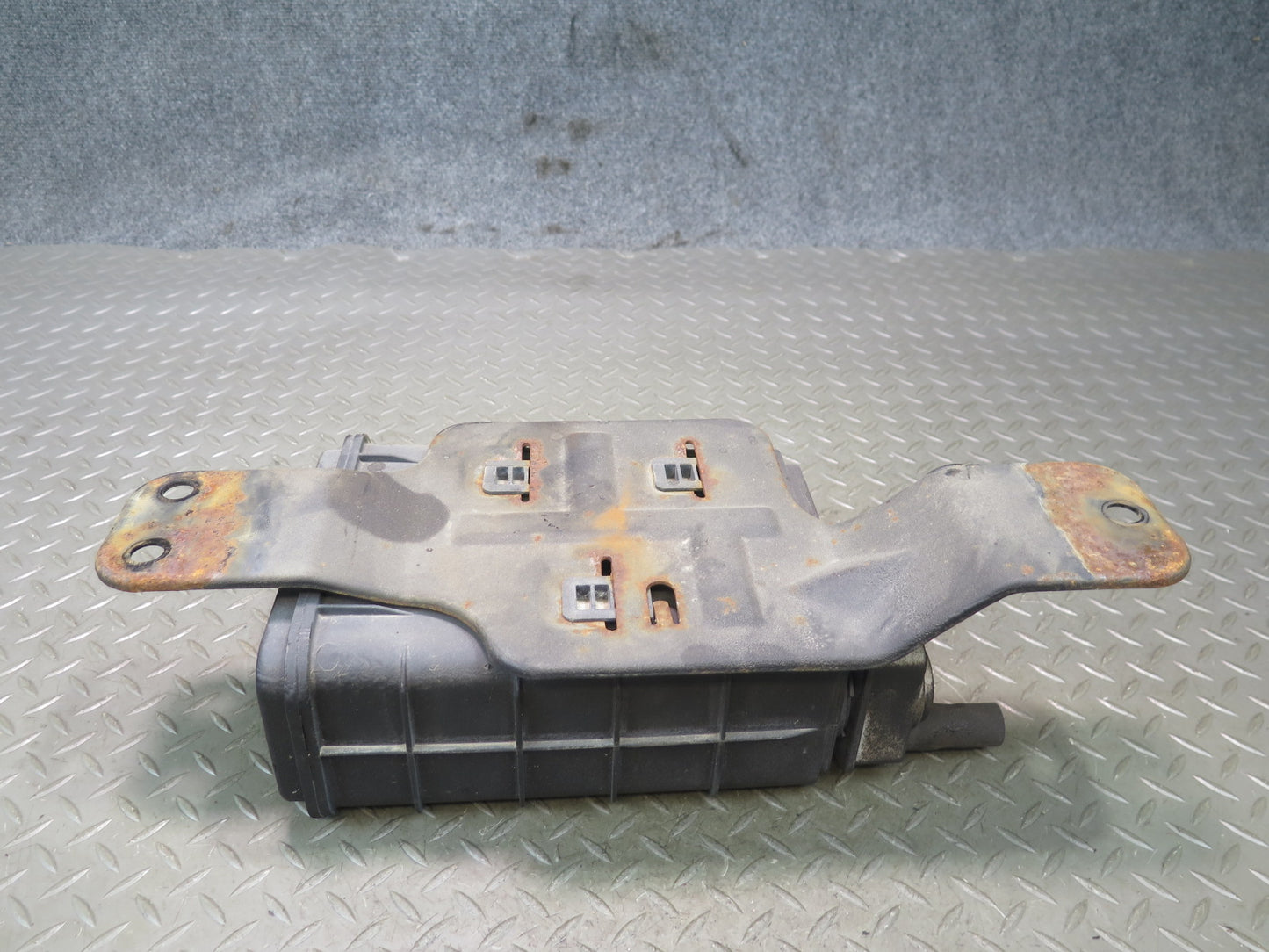 07-10 Jeep Wrangler JK Fuel Evap Vapor Charcoal Canister OEM