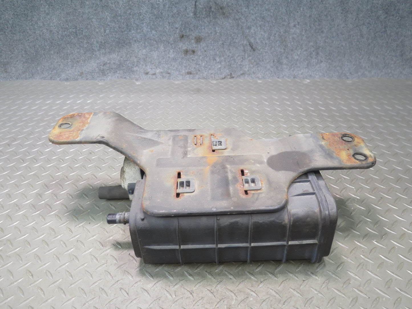 07-10 Jeep Wrangler JK Fuel Evap Vapor Charcoal Canister OEM