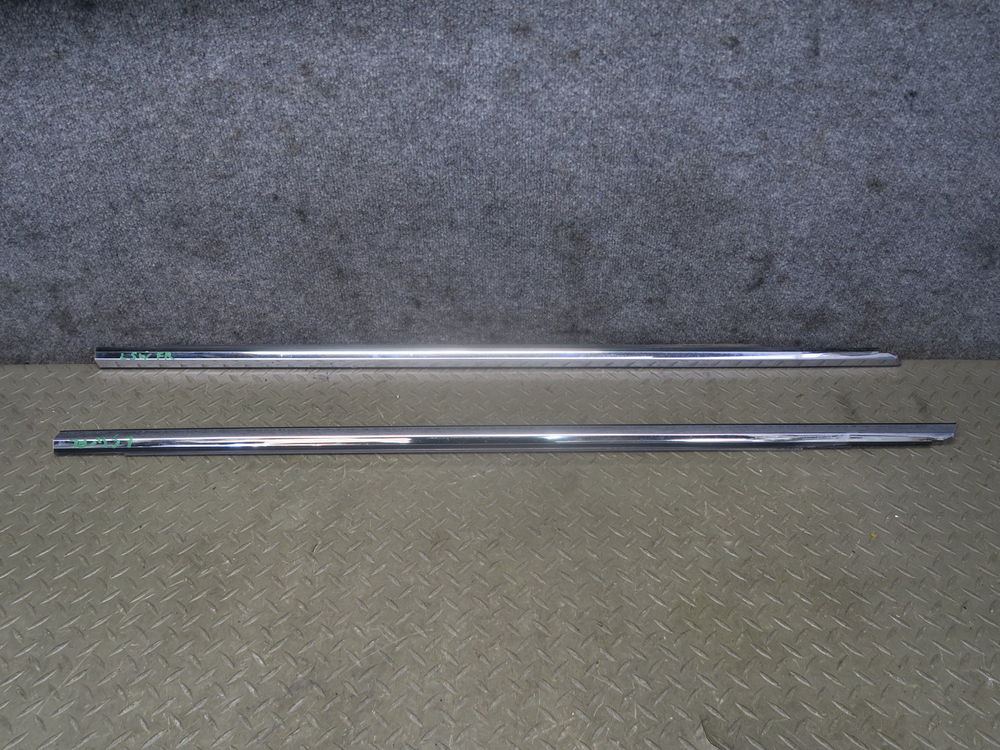 01-06 Lexus UCF30L LS430 Front Right & Left Door Weatherstrip Molding OEM
