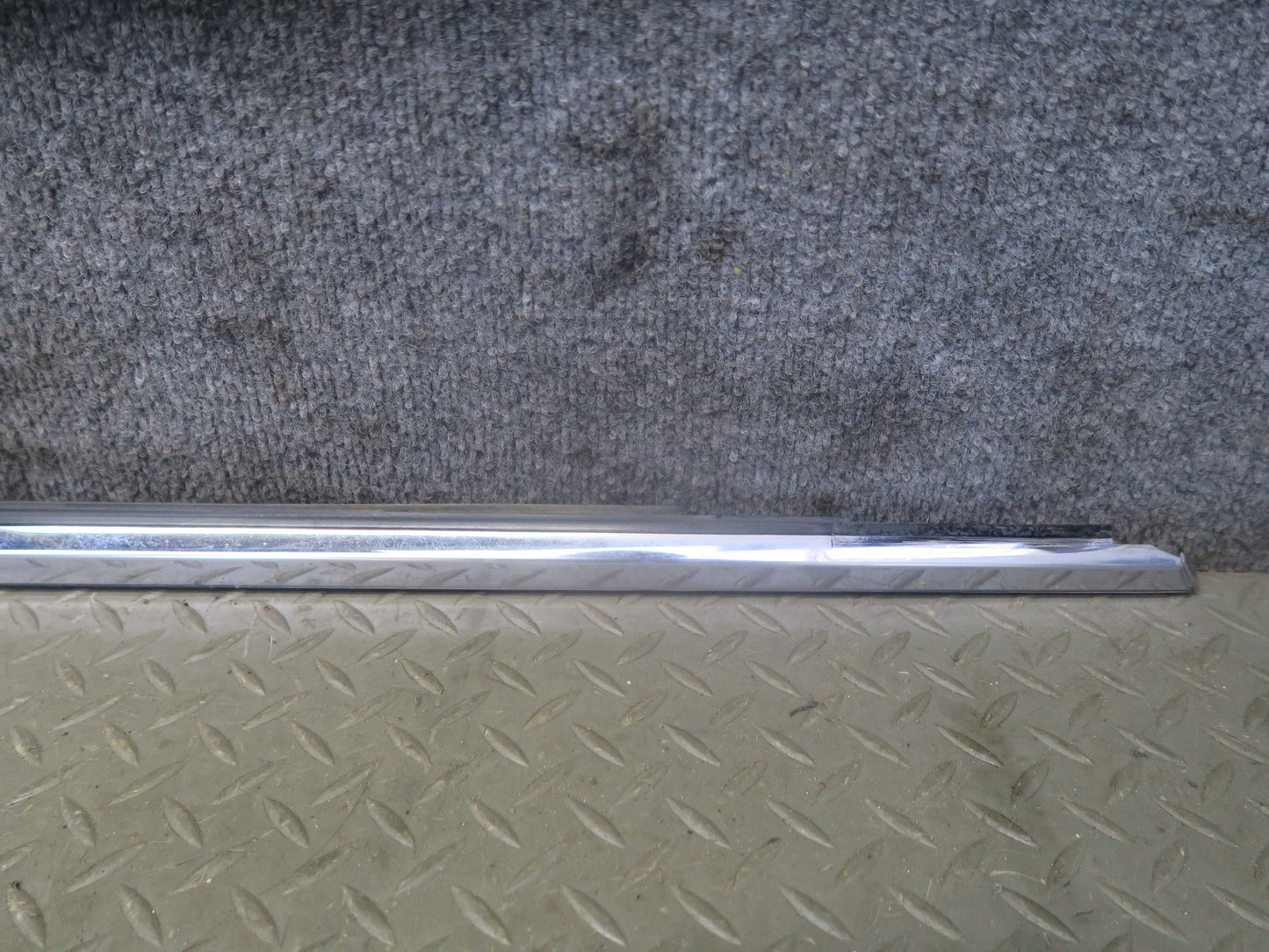 01-06 Lexus UCF30L LS430 Front Right & Left Door Weatherstrip Molding OEM