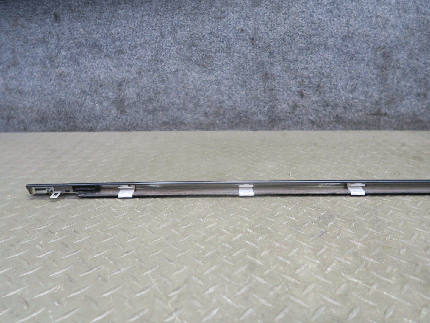 01-06 Lexus UCF30L LS430 Front Right & Left Door Weatherstrip Molding OEM