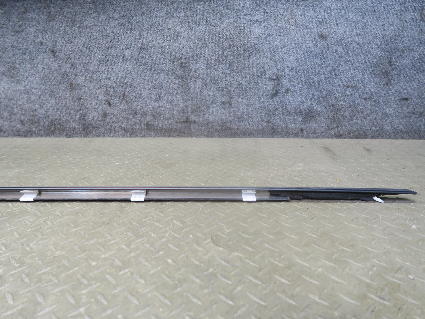 01-06 Lexus UCF30L LS430 Front Right & Left Door Weatherstrip Molding OEM