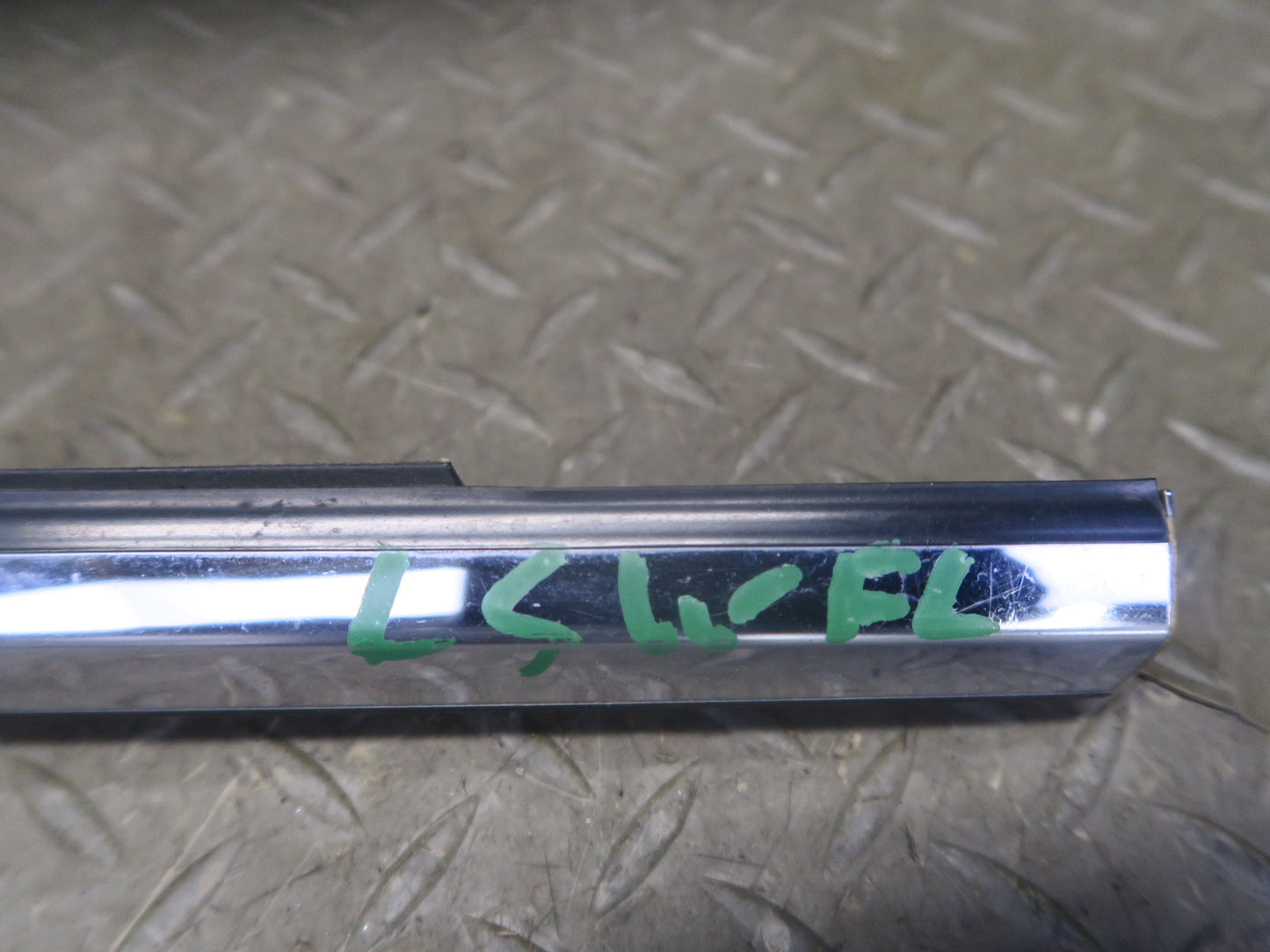 01-06 Lexus UCF30L LS430 Front Right & Left Door Weatherstrip Molding OEM