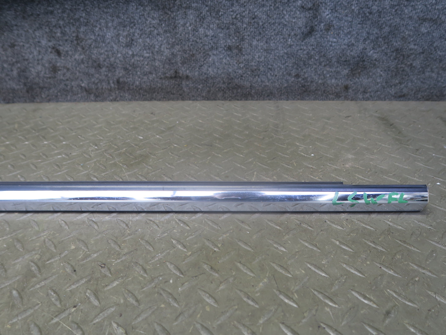 01-06 Lexus UCF30L LS430 Front Right & Left Door Weatherstrip Molding OEM