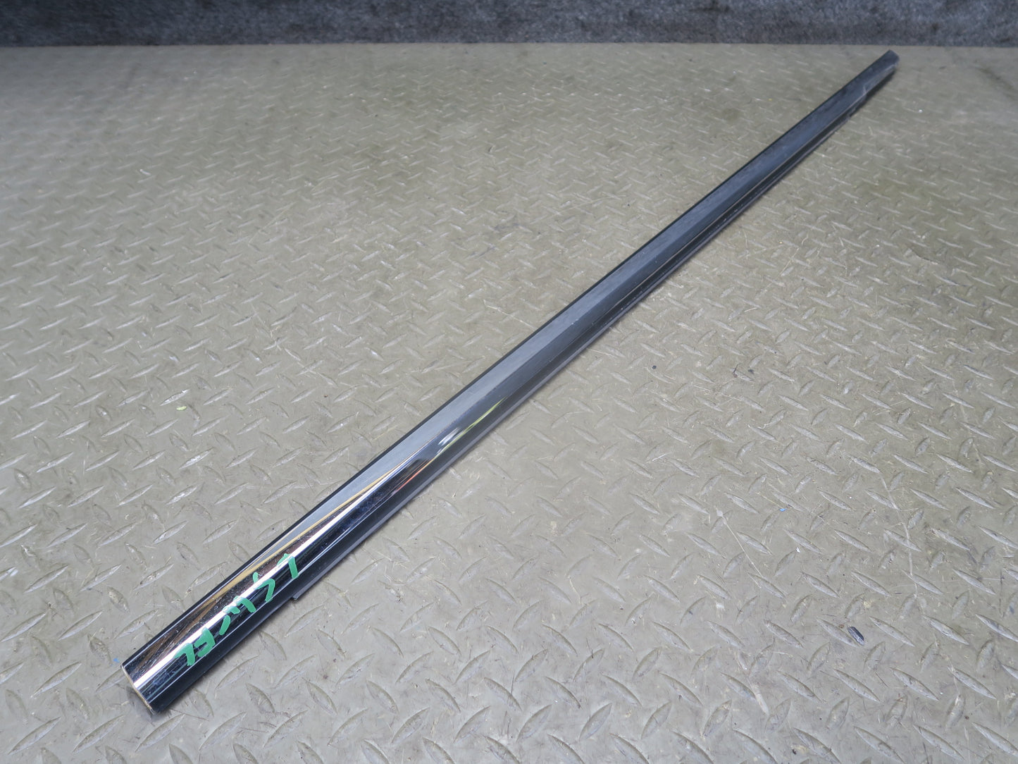 01-06 Lexus UCF30L LS430 Front Right & Left Door Weatherstrip Molding OEM
