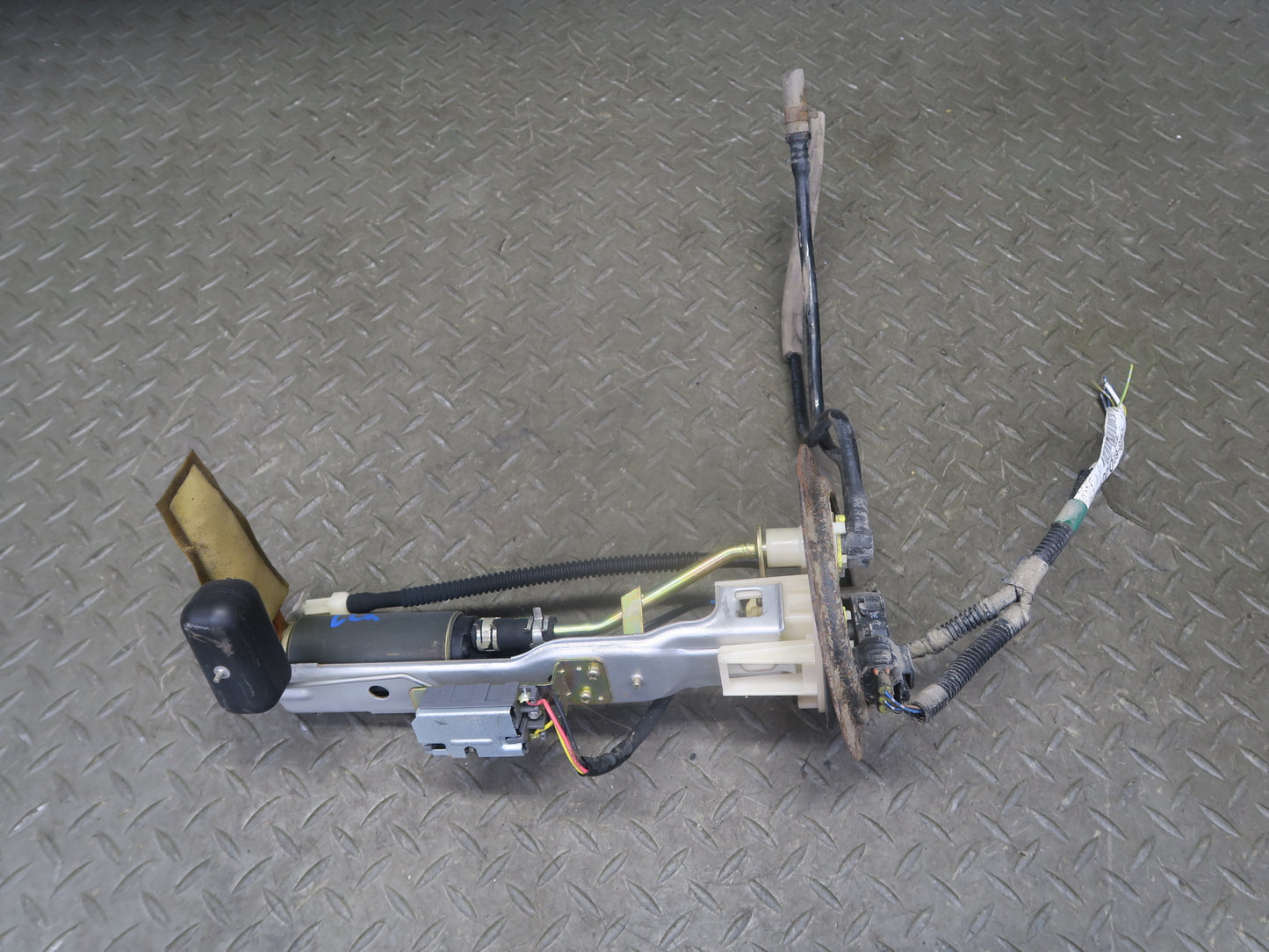 2003-2005 Lexus UZJ100L LX470 Fuel Pump Level Sensor Assembly 82413-60040