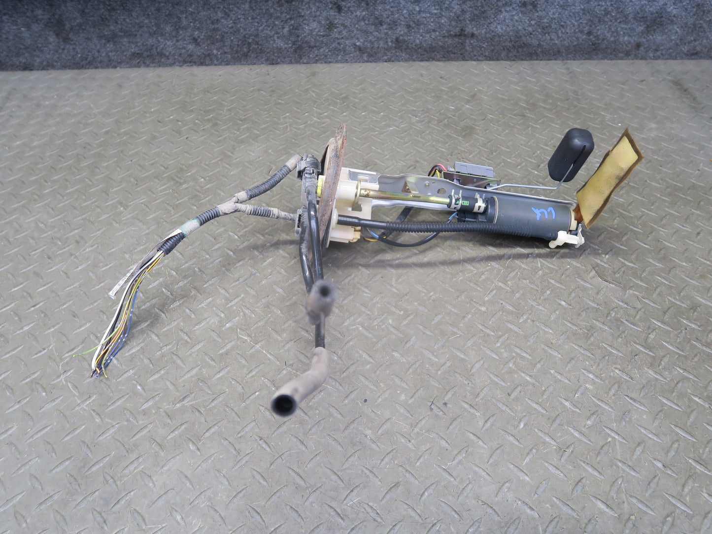 2003-2005 Lexus UZJ100L LX470 Fuel Pump Level Sensor Assembly 82413-60040