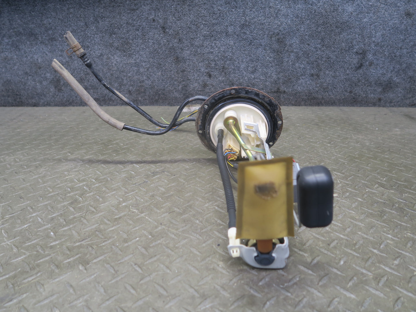 2003-2005 Lexus UZJ100L LX470 Fuel Pump Level Sensor Assembly 82413-60040