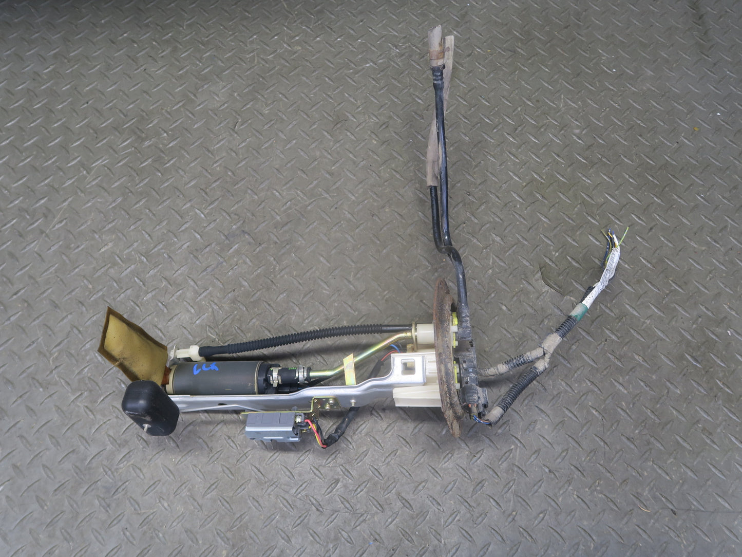 2003-2005 Lexus UZJ100L LX470 Fuel Pump Level Sensor Assembly 82413-60040