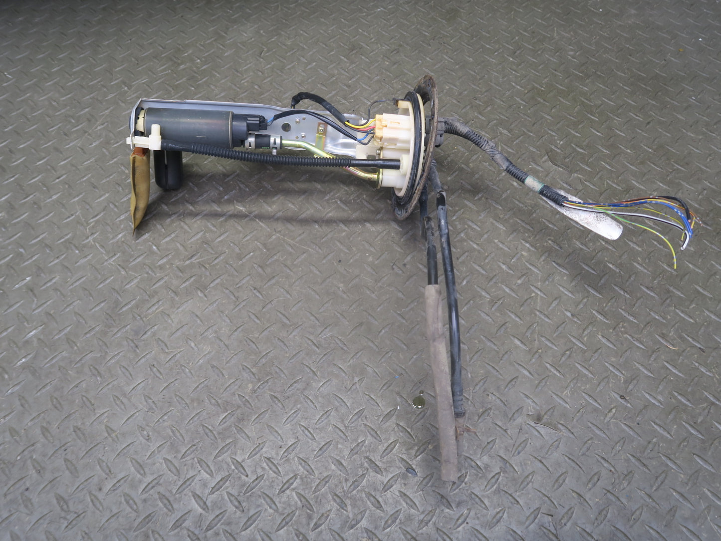 2003-2005 Lexus UZJ100L LX470 Fuel Pump Level Sensor Assembly 82413-60040