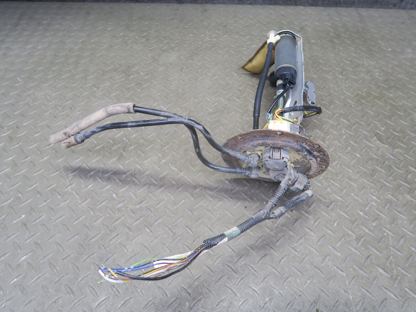 2003-2005 Lexus UZJ100L LX470 Fuel Pump Level Sensor Assembly 82413-60040
