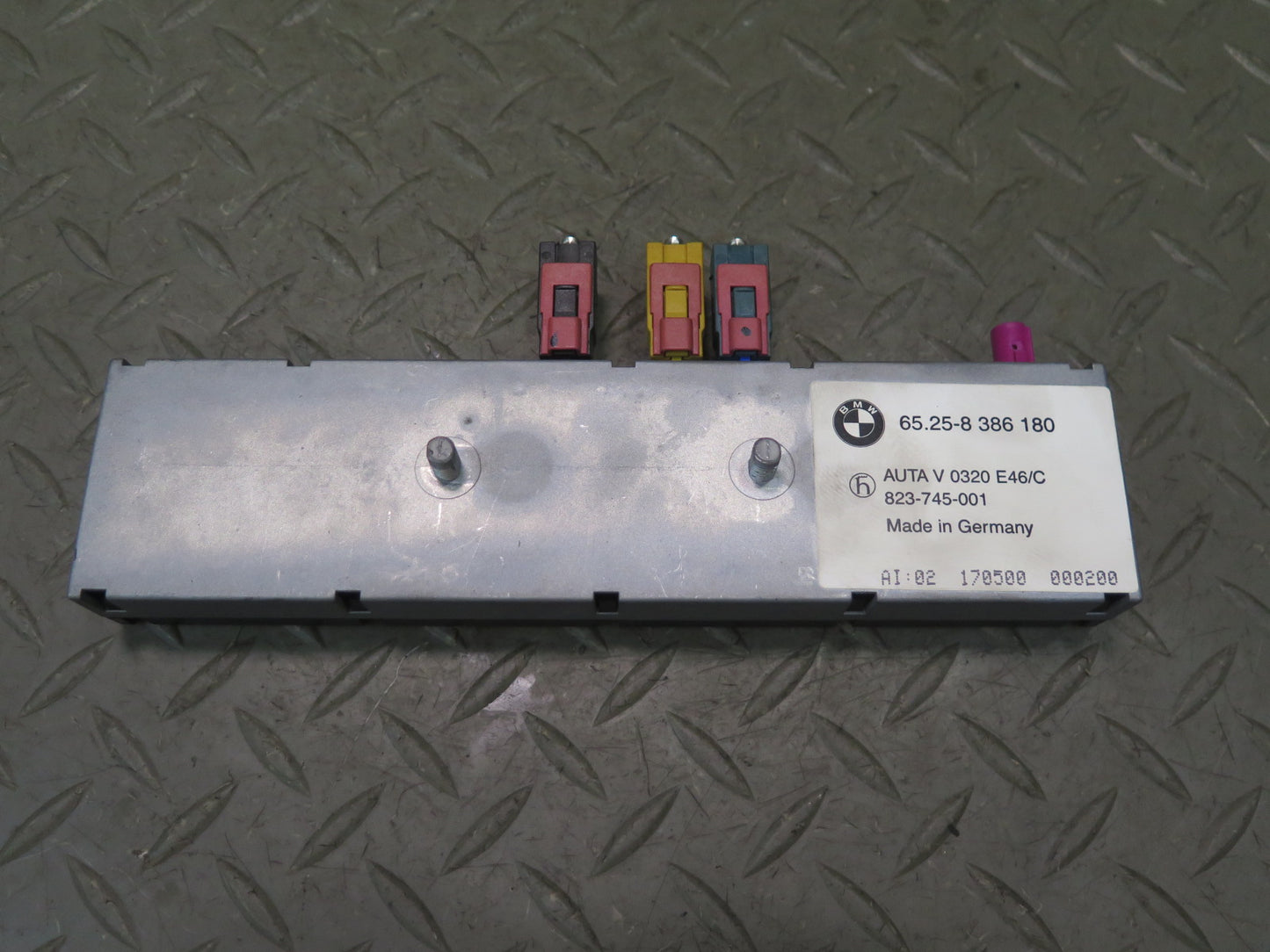01-06 BMW E46 330ci Convert Rear Exterior Radio Antenna w Base & Amplifier OEM