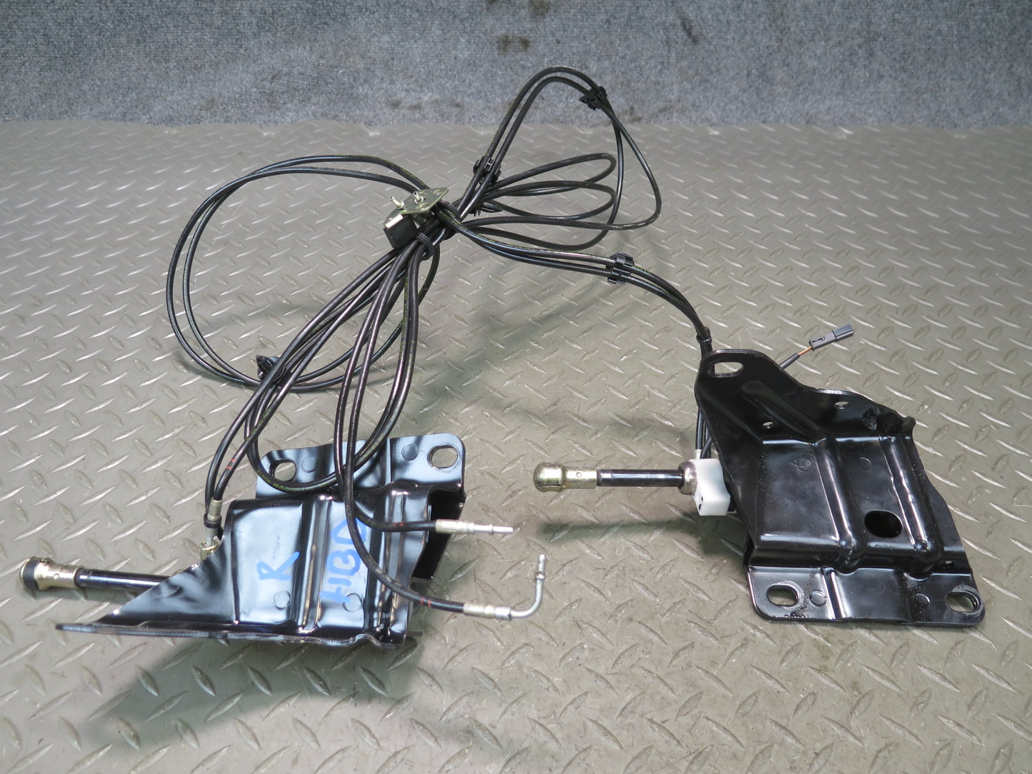 01-06 BMW E46 330ci Convertible TOP Roof Left & Right Hydraulic Cylinder Set OEM