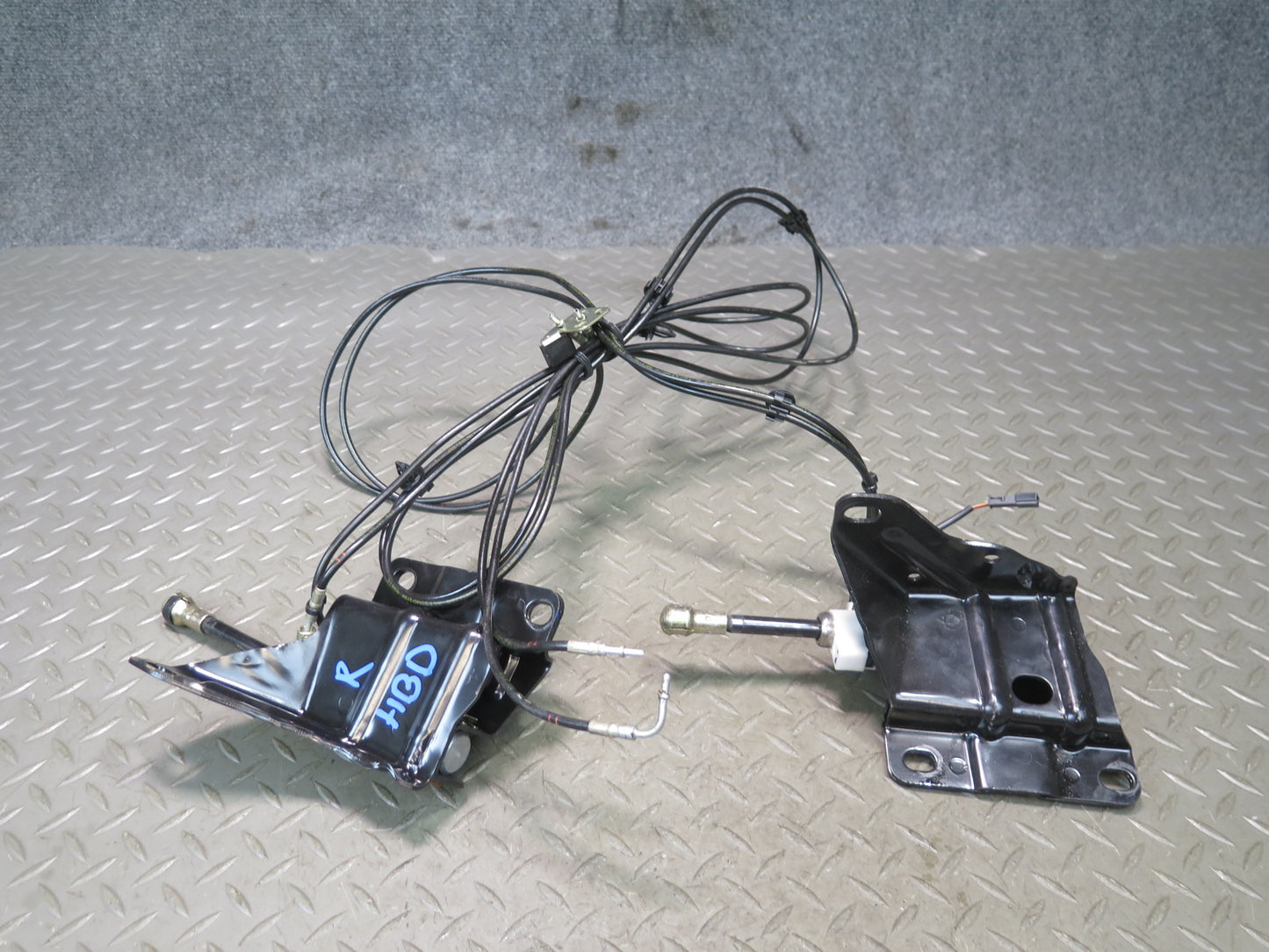 01-06 BMW E46 330ci Convertible TOP Roof Left & Right Hydraulic Cylinder Set OEM
