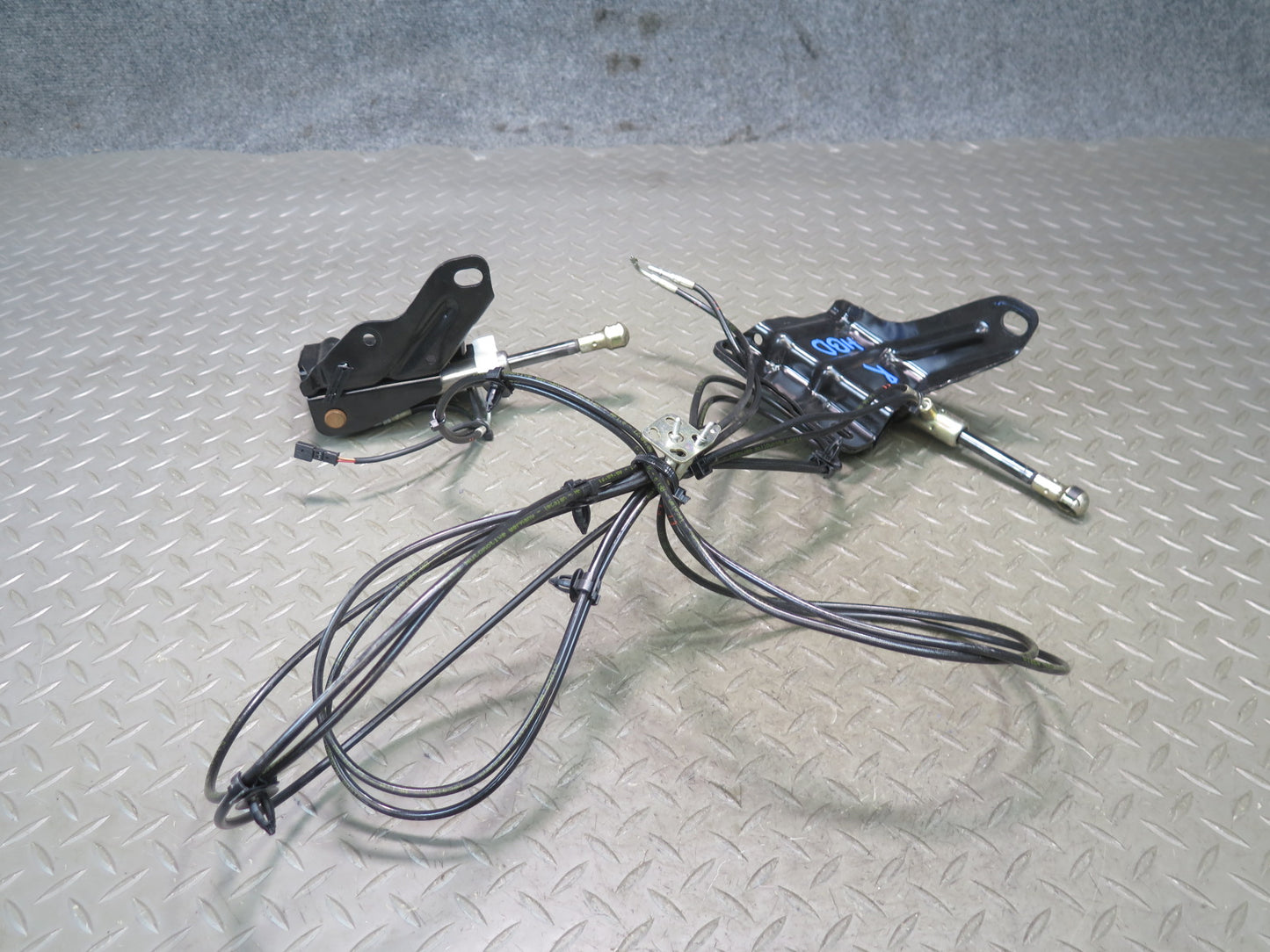 01-06 BMW E46 330ci Convertible TOP Roof Left & Right Hydraulic Cylinder Set OEM