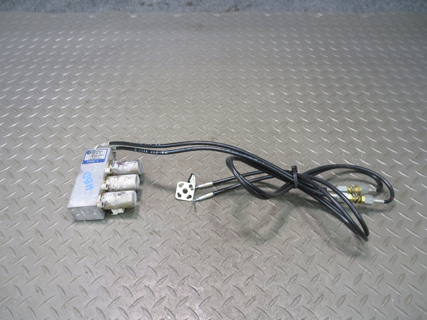 01-06 BMW E46 330ci Convert TOP Roof Hydraulic Valve Control Block w Hoses OEM