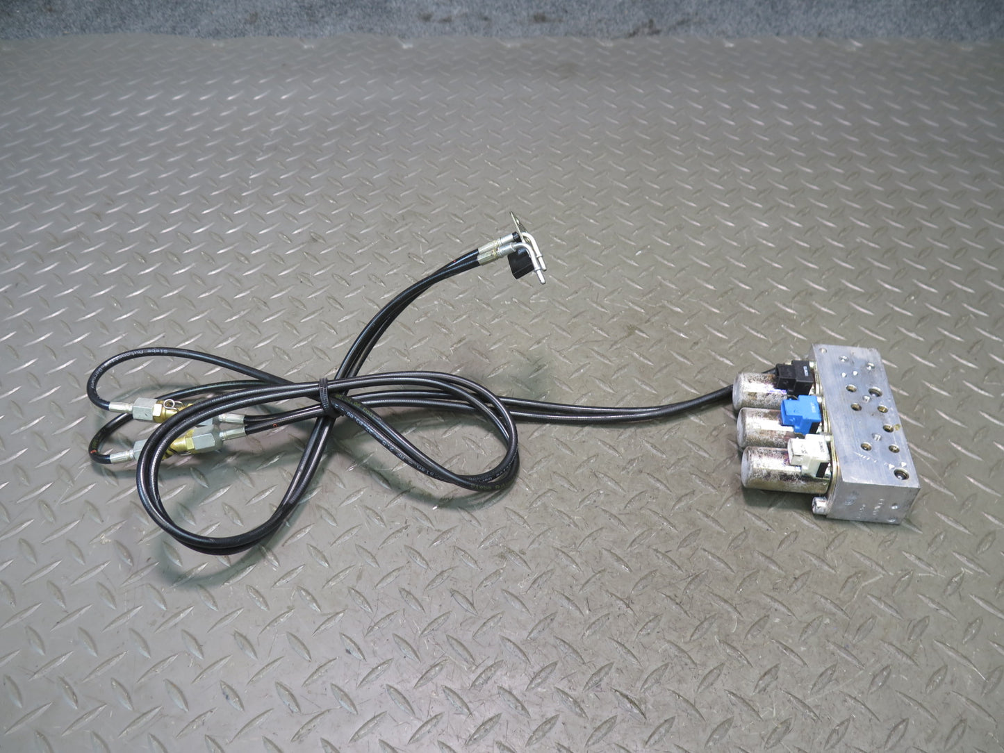 01-06 BMW E46 330ci Convert TOP Roof Hydraulic Valve Control Block w Hoses OEM
