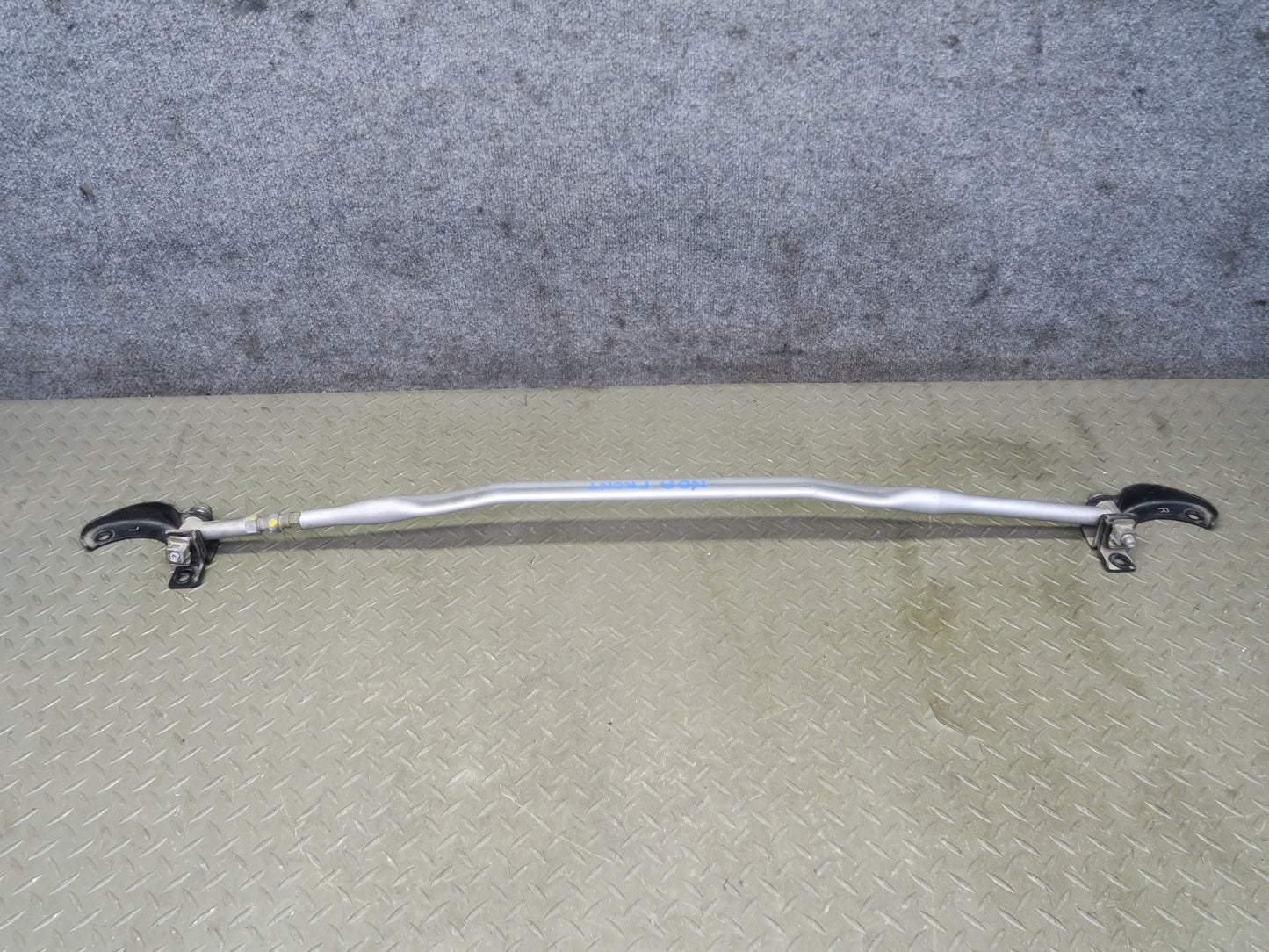 95-97 Nissan Gloria HY33 3.0L AT Front Strut Tower Bar Brace OEM