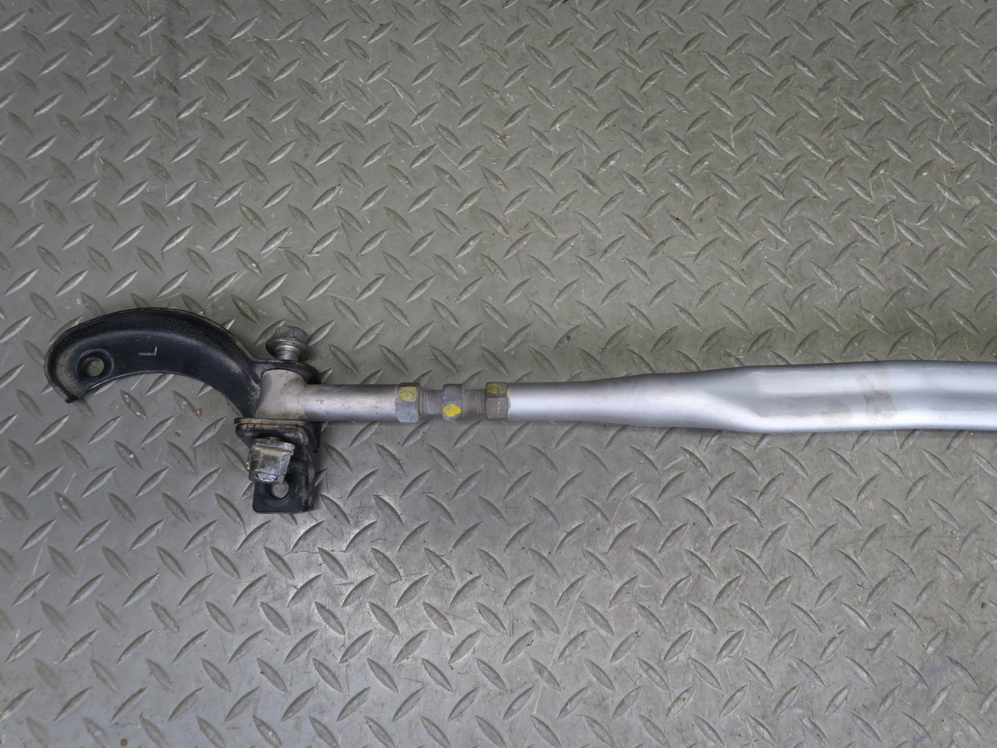 95-97 Nissan Gloria HY33 3.0L AT Front Strut Tower Bar Brace OEM