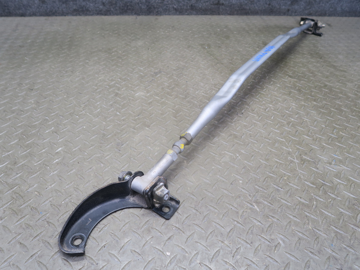 95-97 Nissan Gloria HY33 3.0L AT Front Strut Tower Bar Brace OEM