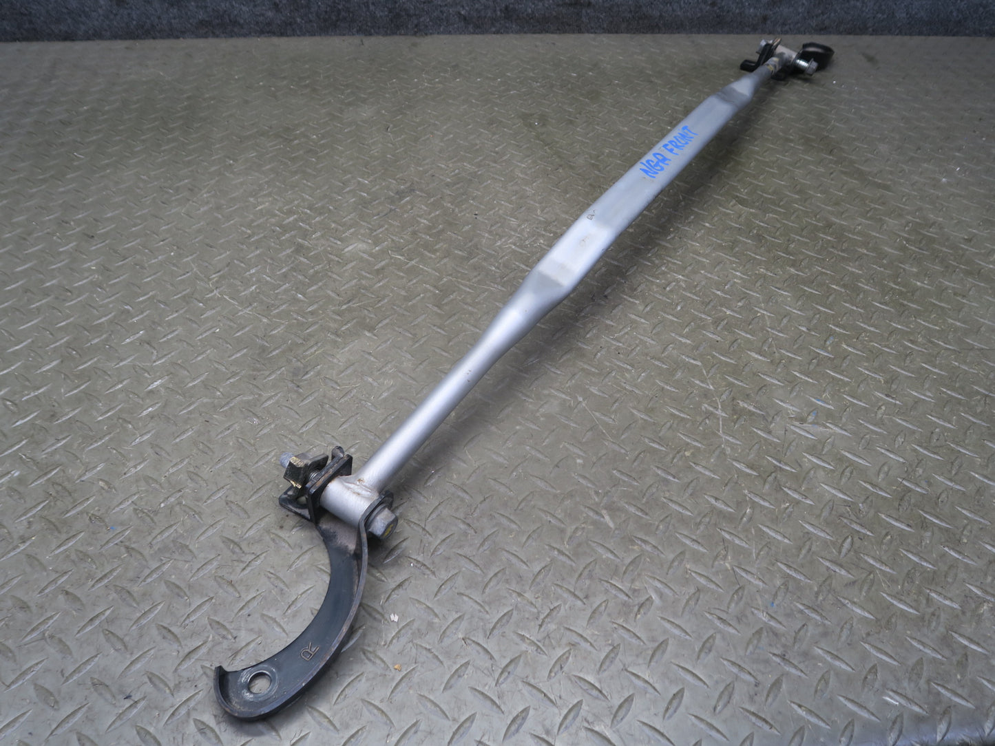 95-97 Nissan Gloria HY33 3.0L AT Front Strut Tower Bar Brace OEM