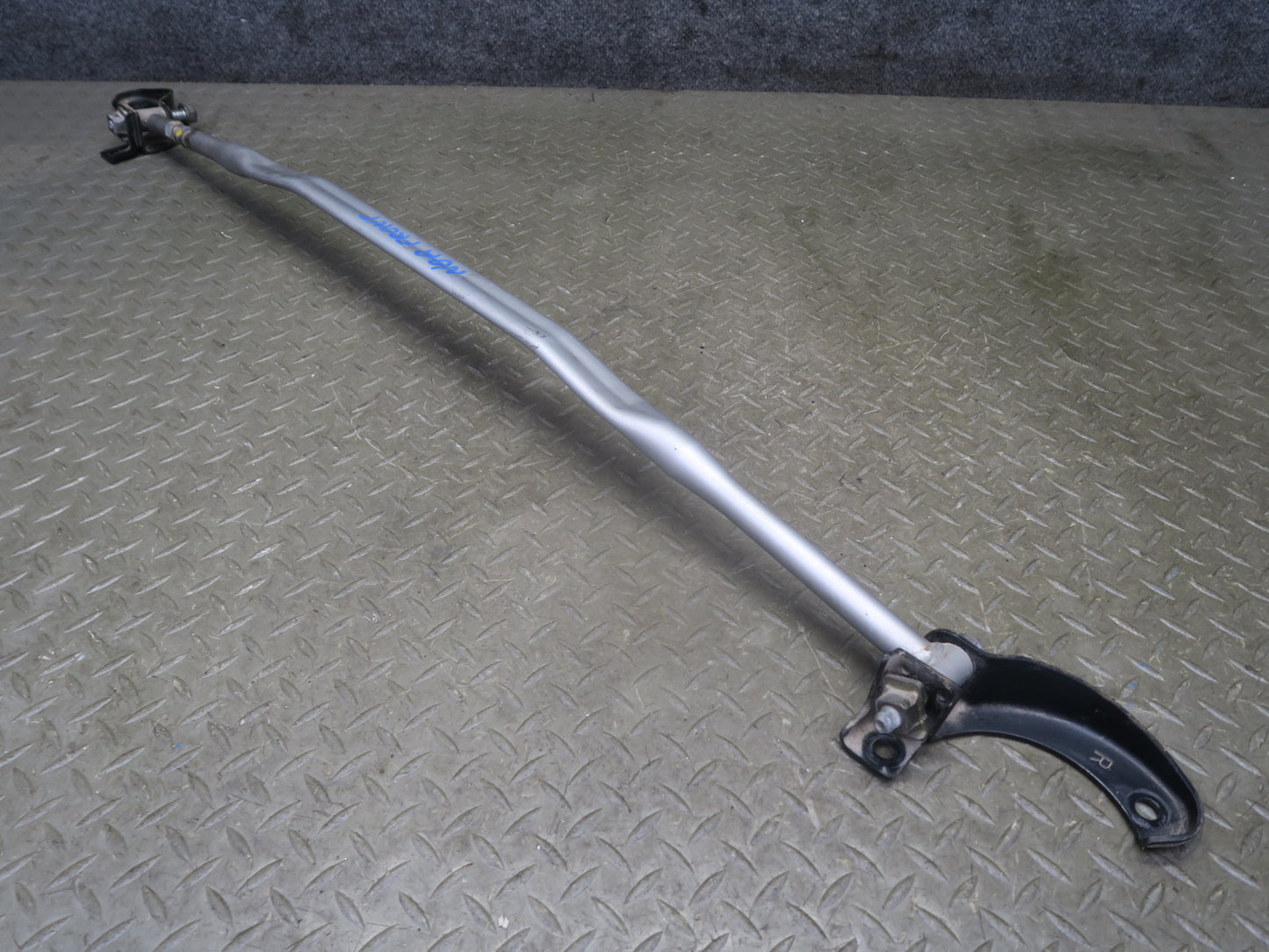 95-97 Nissan Gloria HY33 3.0L AT Front Strut Tower Bar Brace OEM