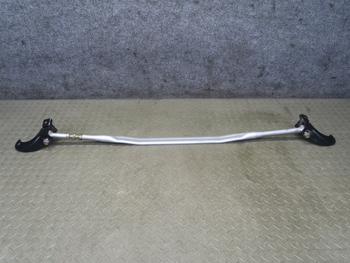 95-97 Nissan Gloria HY33 3.0L AT Front Strut Tower Bar Brace OEM