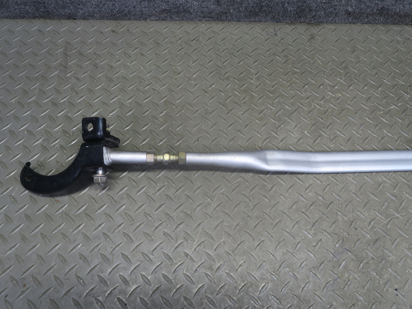 95-97 Nissan Gloria HY33 3.0L AT Front Strut Tower Bar Brace OEM