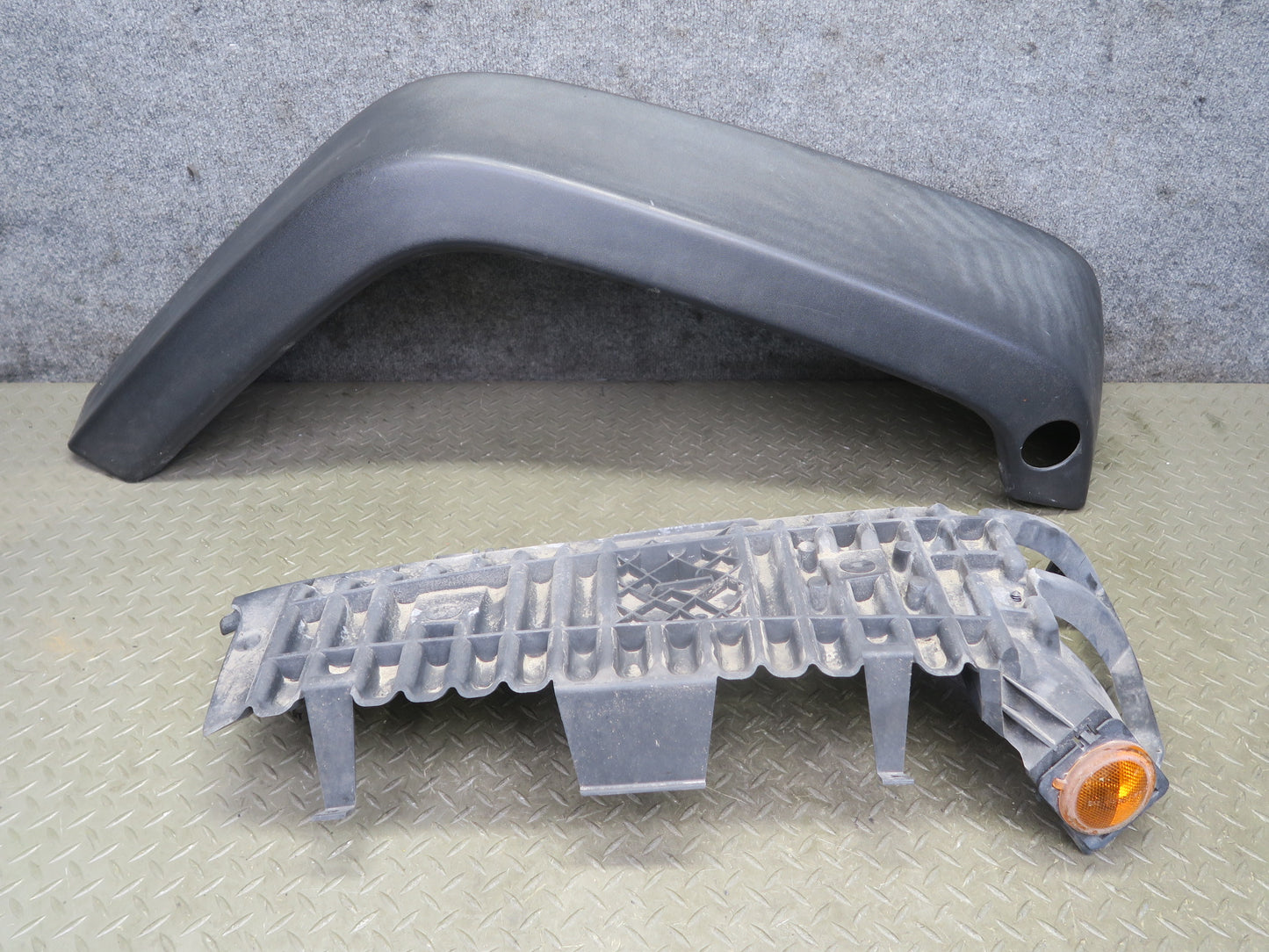 07-10 Jeep Wrangler Rubicon JK Front Right Fender Flare Molding w Bracket OEM