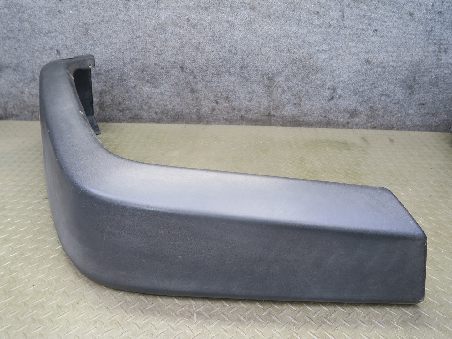 07-10 Jeep Wrangler Rubicon JK Front Right Fender Flare Molding w Bracket OEM