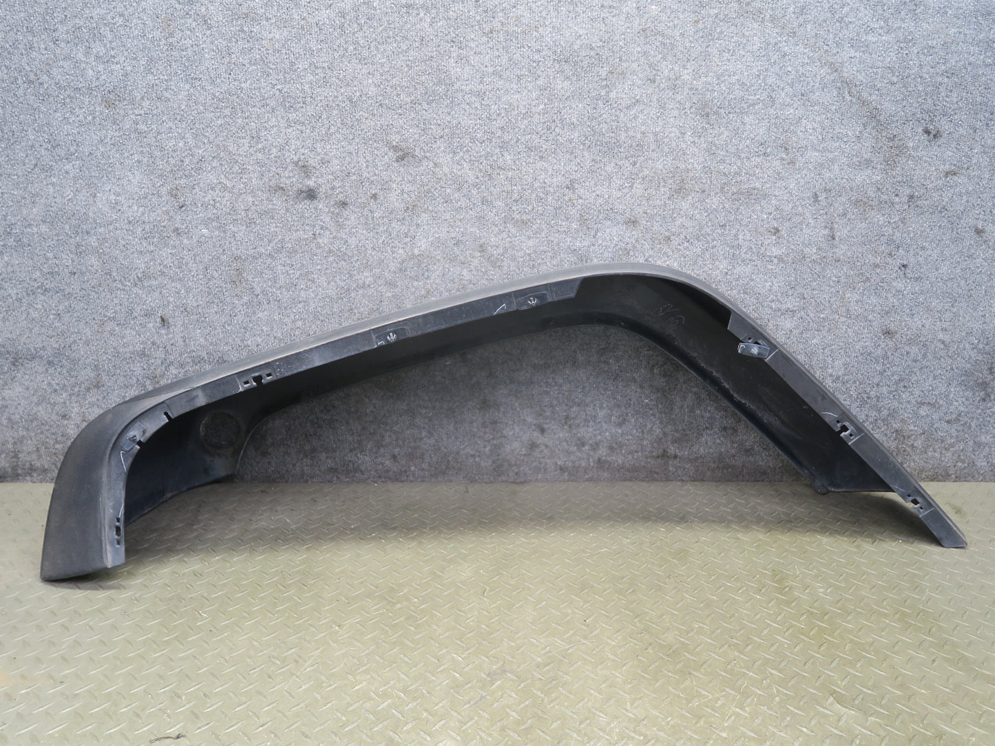07-10 Jeep Wrangler Rubicon JK Front Right Fender Flare Molding w Bracket OEM