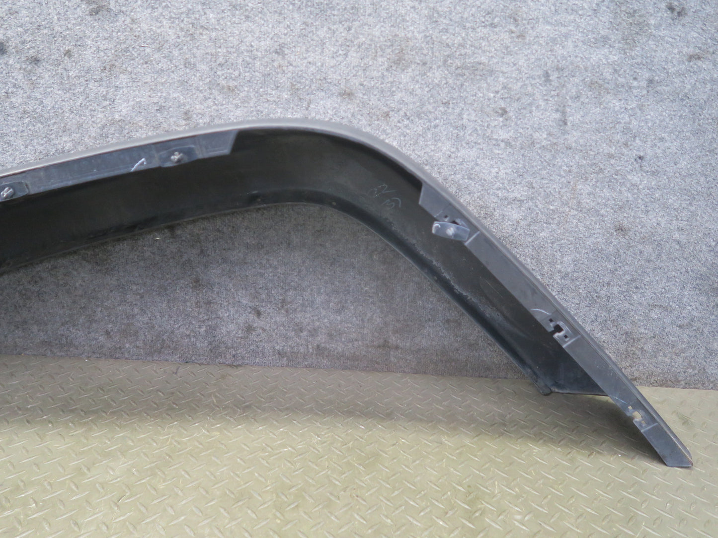 07-10 Jeep Wrangler Rubicon JK Front Right Fender Flare Molding w Bracket OEM