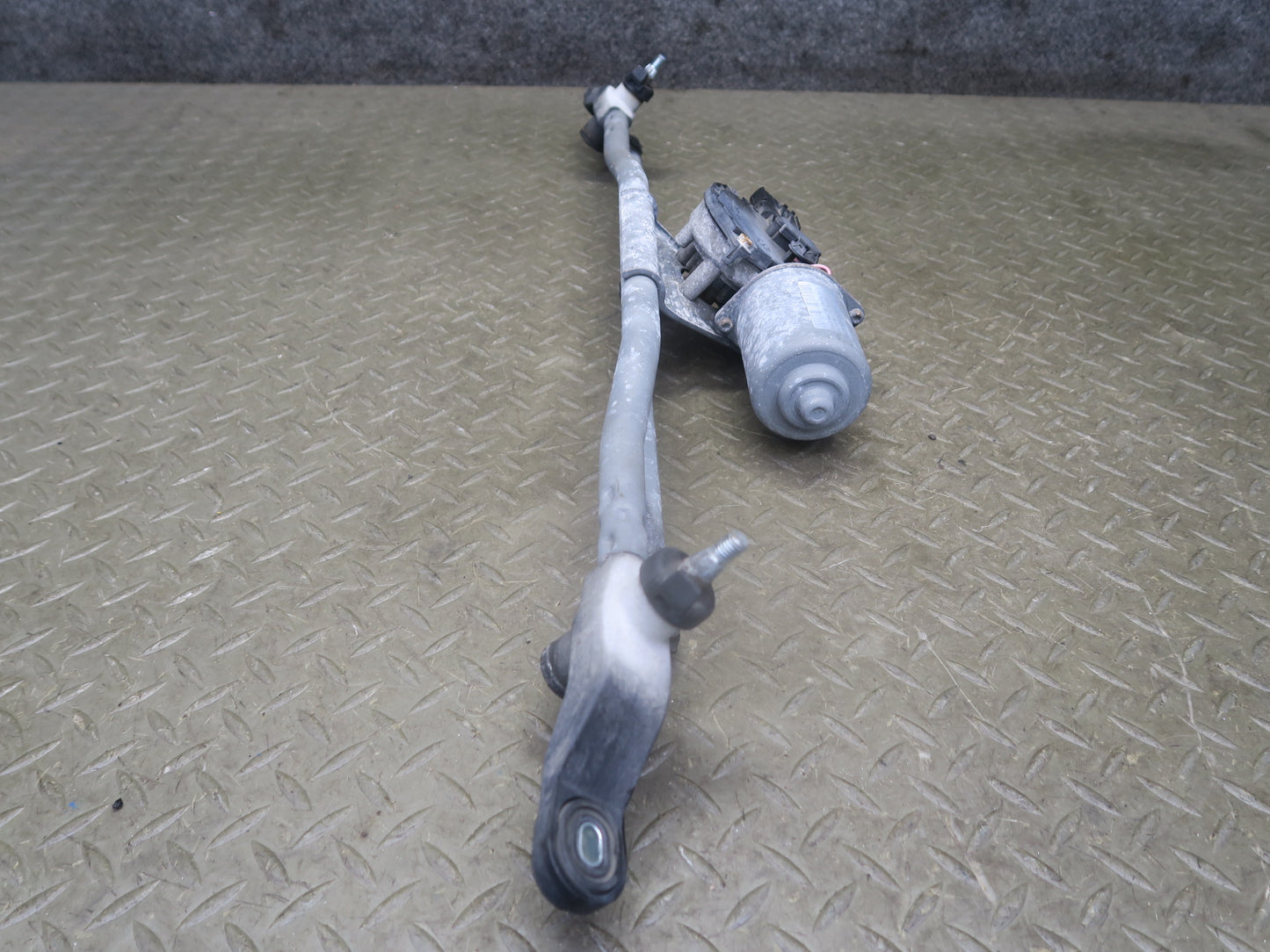 07-10 Jeep Wrangler JK Windshield Wiper Transmission  Linkage w Motor OEM