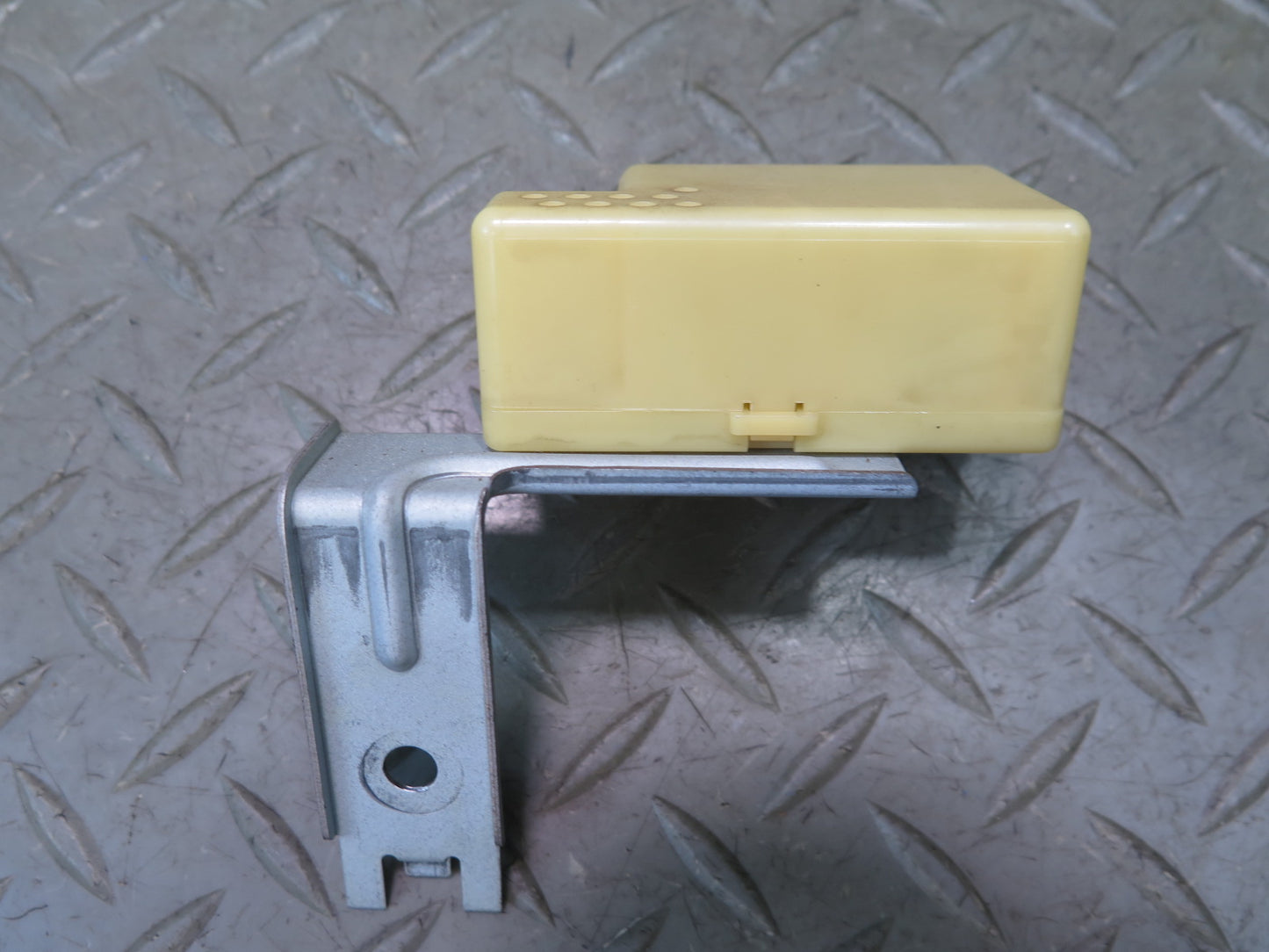 95-97 Nissan Gloria Cedric HY33 Buzzer Module Alarm Warning Chime Relay OEM