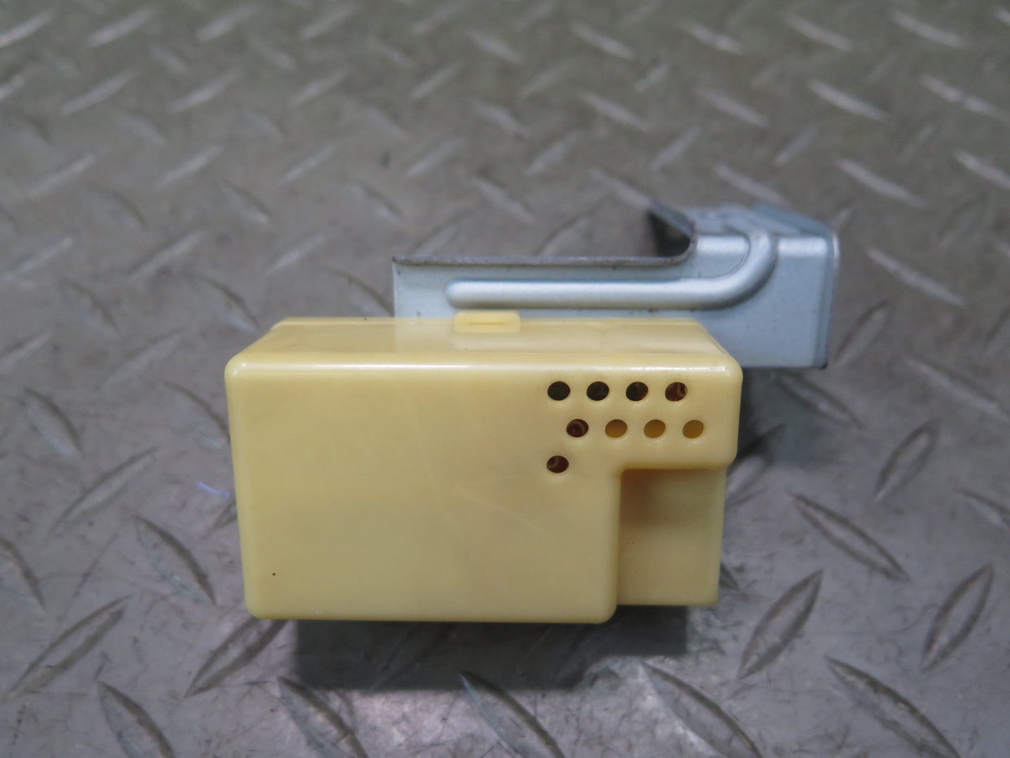 95-97 Nissan Gloria Cedric HY33 Buzzer Module Alarm Warning Chime Relay OEM