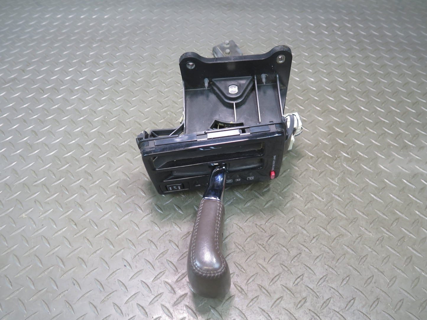 95-97 Nissan Gloria HY33 A/T Automatic Transmission Gear Shifter w Trim OEM