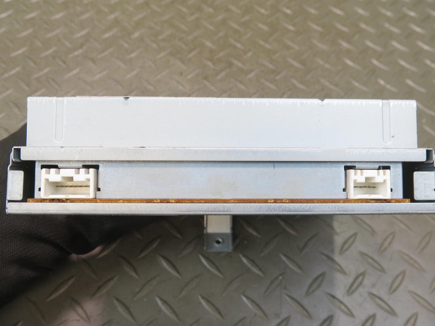 95-97 Nissan Gloria HY33 Radio Cassete Deck Player Unit 28106-4P000 OEM