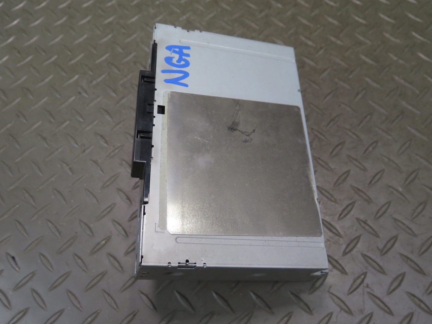 95-97 Nissan Gloria HY33 Radio Cassete Deck Player Unit 28106-4P000 OEM