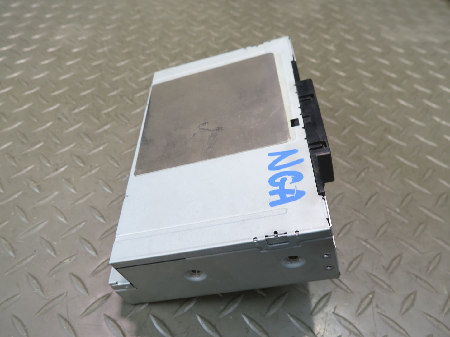 95-97 Nissan Gloria HY33 Radio Cassete Deck Player Unit 28106-4P000 OEM