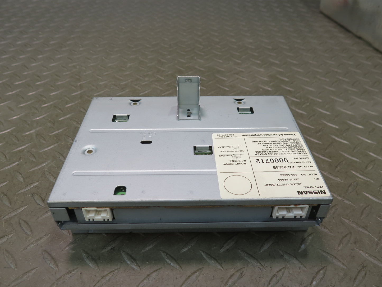 95-97 Nissan Gloria HY33 Radio Cassete Deck Player Unit 28106-4P000 OEM