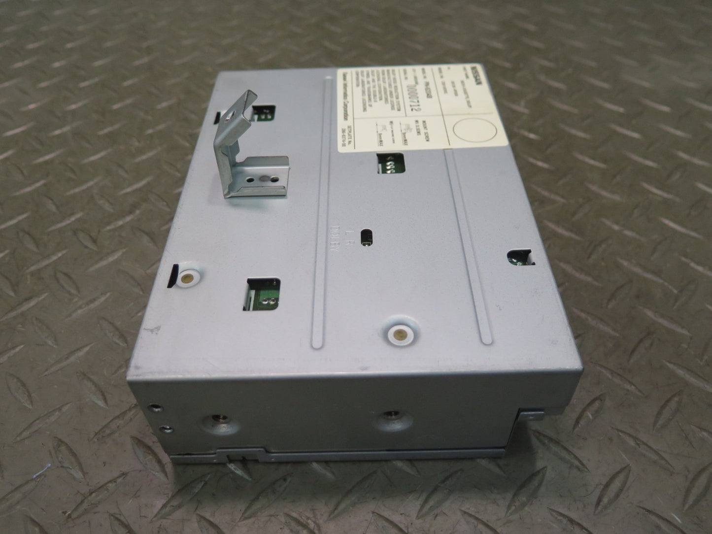 95-97 Nissan Gloria HY33 Radio Cassete Deck Player Unit 28106-4P000 OEM