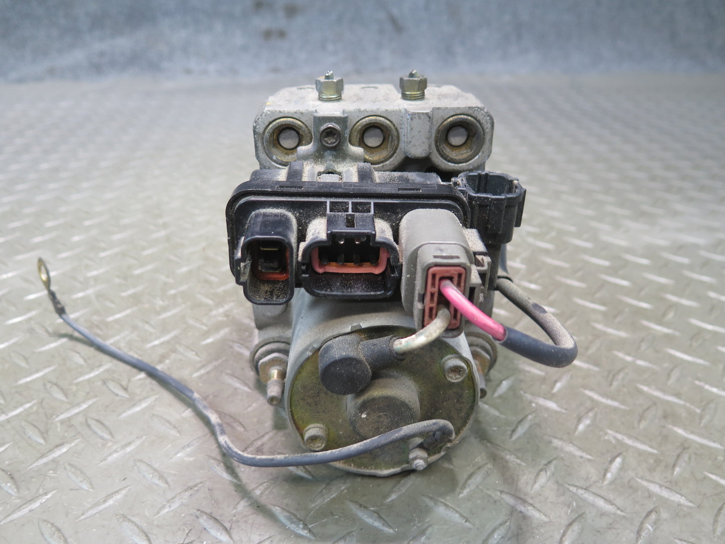 95-97 Nissan Gloria HY33 VQ30DET RWD Anti Lock Brake ABS Pump Module OEM