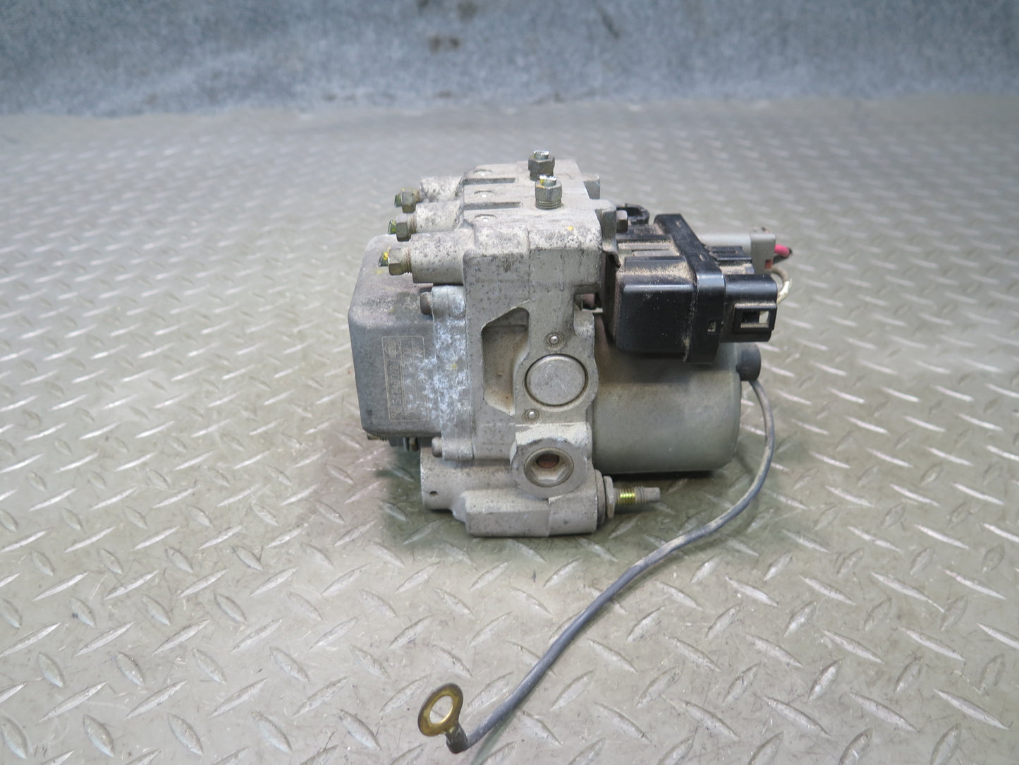 95-97 Nissan Gloria HY33 VQ30DET RWD Anti Lock Brake ABS Pump Module OEM