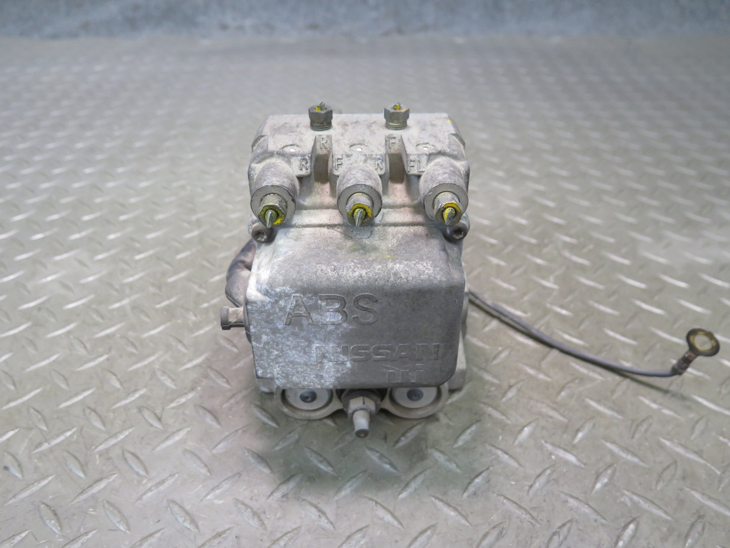 95-97 Nissan Gloria HY33 VQ30DET RWD Anti Lock Brake ABS Pump Module OEM